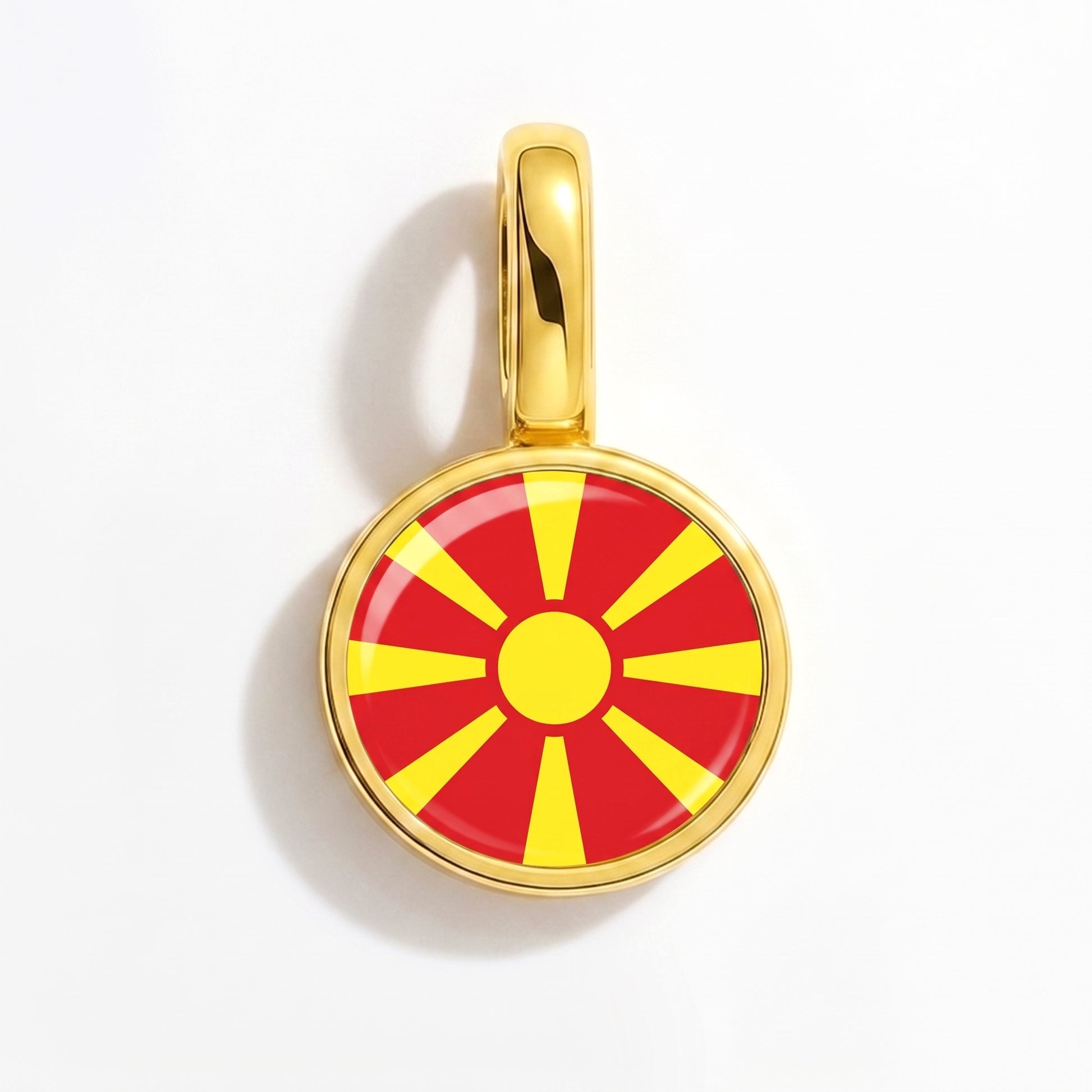Charm drapeau Macédoine du Nord – rond or