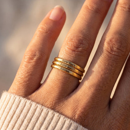 Bague fine empilable avec prénom – or – portée